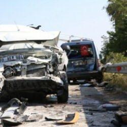 Hatay'da korkun&ccedil; kaza! Kamyon 3 aracı bi&ccedil;ti: 1 &ouml;l&uuml;, 10 yaralı