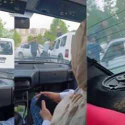 Hayrete düşüren görüntü: Kaza yaptıkları araçtakilere korku dolu anlar yaşattılar