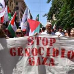 İtalya'da yüz binlerce kişi Gazze katliamına karşı sokağa çıktı