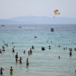 Kuşadası'nda plajlarda bayram yoğunluğu!
