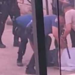 Siverek&rsquo;te kavgayı ayırmaya &ccedil;alışan polis memuru bı&ccedil;aklandı