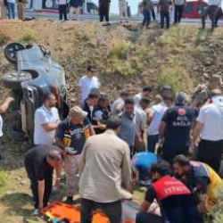 Bingöl'de feci kaza! Otomobil şarampole devrildi