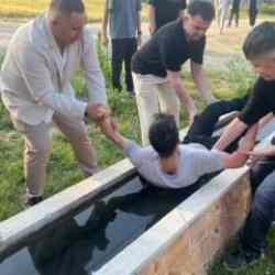 Yarım asırlık gelenek! Bayram namazına gelmeyenlere &ouml;zel uyandırma y&ouml;ntemi