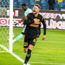 37 yaşındaki futbolcu Süper Lig'e veda etti: Avrupa ekibine transfer oldu