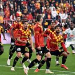 4 yıl boyunca Galatasaray'da oynamıştı: Süper Lig'e tutunamadı, veda etti