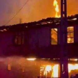 Amasya&rsquo;da 4 ahşap ev yandı