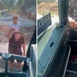 Aydın'da turistleri taşıyan otob&uuml;se saldırı! Şof&ouml;r&uuml; darbettiler