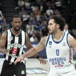 Beşiktaş, Anadolu Efes'i devirdi! Umutlar 5. maça taşındı