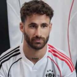 Beşiktaş'tan ilgi çeken yeni sezon formaları! Herkes o tasarımı konuşuyor