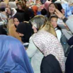 Erzurum'da AVM'de indirim izdihamı