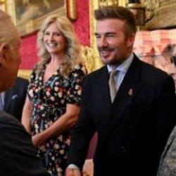 David Beckham şövalye oldu: Bir ünvan da eşine verildi