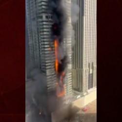 Dubai Marina'da 67 katlı gökdelende yangın paniği: 4000 kişi tahliye edildi