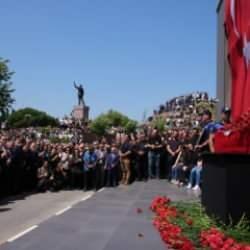 Ferdi Zeyrek son yolculuğuna uğurlandı: Gözyaşları sel oldu!