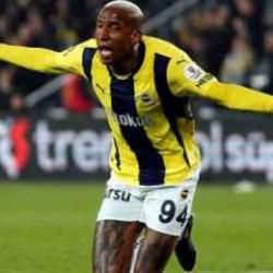 Gece yarısı olay tepki! Talisca taraftara yorum yaparak yanıt verdi