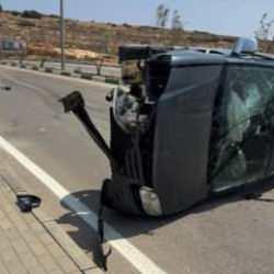 Kilis'te ticari ara&ccedil; devrildi: Yaralılar var