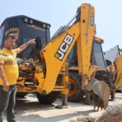 Kumrunun kepçesine yuva yaptığı operatörün yüzü 27 gün sonra güldü