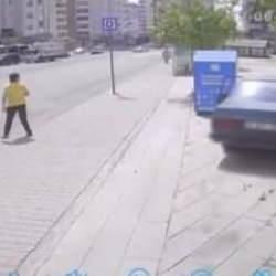 Mersin'de el freni &ccedil;ekilmediği i&ccedil;in hareket eden otomobili taksici durdurdu