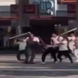 Mersin'de sopalarla birebirlerine girdiler