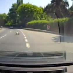 Seyir halindeki tırın dorsesinden yola saçıldı! Faciaya ramak kala