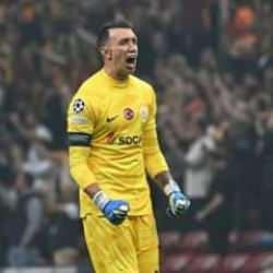 Ülkesine dönen Muslera'dan transfer itirafı