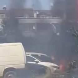 Otlukta çıkan yangın park halindeki araçlara sıçradı