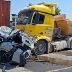 Sancaktepe TEM Otoyolu'nda zincirleme kaza: 2 yaralı