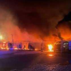 Berlin’de şüpheli yangın alarmı! Amazon ve Telekom minibüsleri yandı!