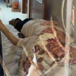 Acıdan inleyen babaya şok s&ouml;zler: Acayip bir yaratık oldun, seni &ouml;l&uuml;me terk ediyorum!