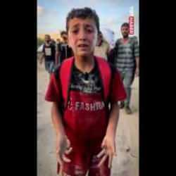 Açlıktan kum yiyen Gazzeli çocuğun gözyaşları yürekleri yaktı!