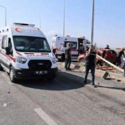 Aksaray'da sınava öğrenci götüren iki araç çarpıştı: 1 ölü, 10 yaralı