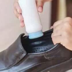 Ayakkabıdaki k&ouml;t&uuml; kokuyu dakikalar i&ccedil;inde yok ediyor! 5 y&ouml;ntemle kurtulacaksınız