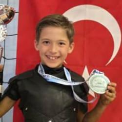 Balıkesir'den çıkan 8 yaşındaki çocuk fitness şampiyonasında tarih yazdı