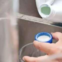 Çamaşır suyuna rakip çıktı: İnci gibi bembeyaz yapıyor! Paranız cebinizde kalacak