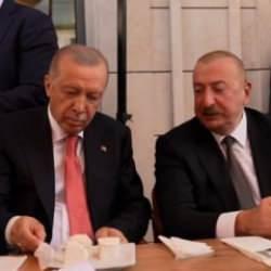 Cumhurbaşkanı Erdoğan, Azerbaycan Cumhurbaşkanı Aliyev'e dondurma ikram etti