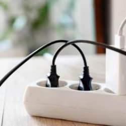 Evinizdeki uzatma kablosuna bunları aman takmayın! 6 ürünü takan kişiler yandı