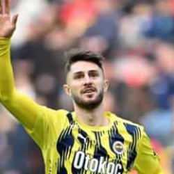 Fenerbahçe'nin yıldızına Arda Turan talip oldu