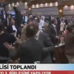 İBB Meclisi'nde kavga! AK Parti ve CHP grupları yaka paça birbirine girdi!