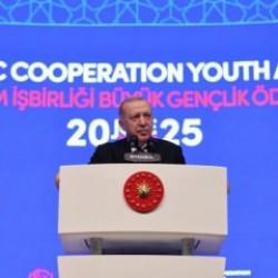 İslam İşbirliği Gençlik Forumu’ndan Cumhurbaşkanı Erdoğan’a Ödül