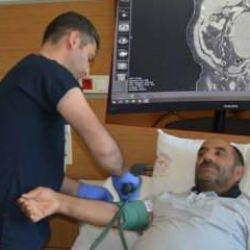 Karın ağrısı şikayetiyle gitti, doktorlar bile şoke oldu! Tam 23 santim...