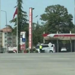 Malatya’da polis memuru, kargaların saldırısına uğradı