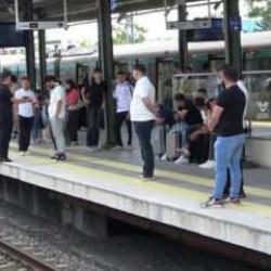 Marmaray&rsquo;da teknik arıza: Yolcular aktarma yaparak seyahat etti