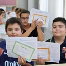 Başkan Şahin’den tüm öğrencilere karne hediyesi