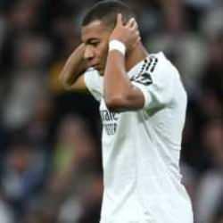 Real Madrid kötü haberi duyurdu! Mbappe hastaneye kaldırıldı