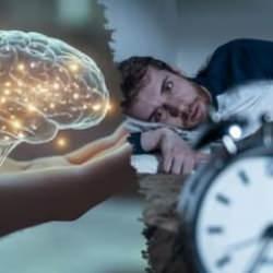 Sadece bir gece uykusuz kalmak beyninizi 2 yıl yaşlandırıyor!