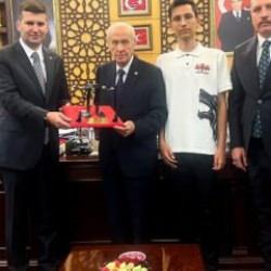 Ülkü Ocakları'nın geliştirdiği TÜRKHAN, Bahçeli'ye hediye edildi