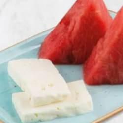 Yaz sofralarının favori ikilisi artık geçmişte kaldı! Uzmanlar uyardı: Karpuz peynir yerine...