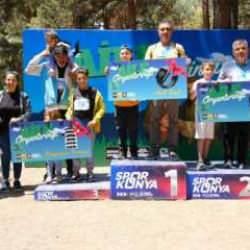 Konya B&uuml;y&uuml;kşehir'in Aile Oryantiringi'nde aileler kıyasıya yarıştı