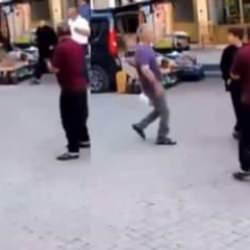 Adana'daki deprem anı kamerada! Panikle kaçıştılar