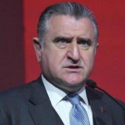 Bakan Bak Gazi Koşusu'nun şampiyonunu tebrik etti