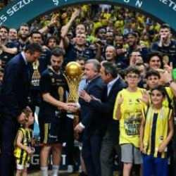Bakan Bak'tan Fenerbahçe Beko'ya tebrik!